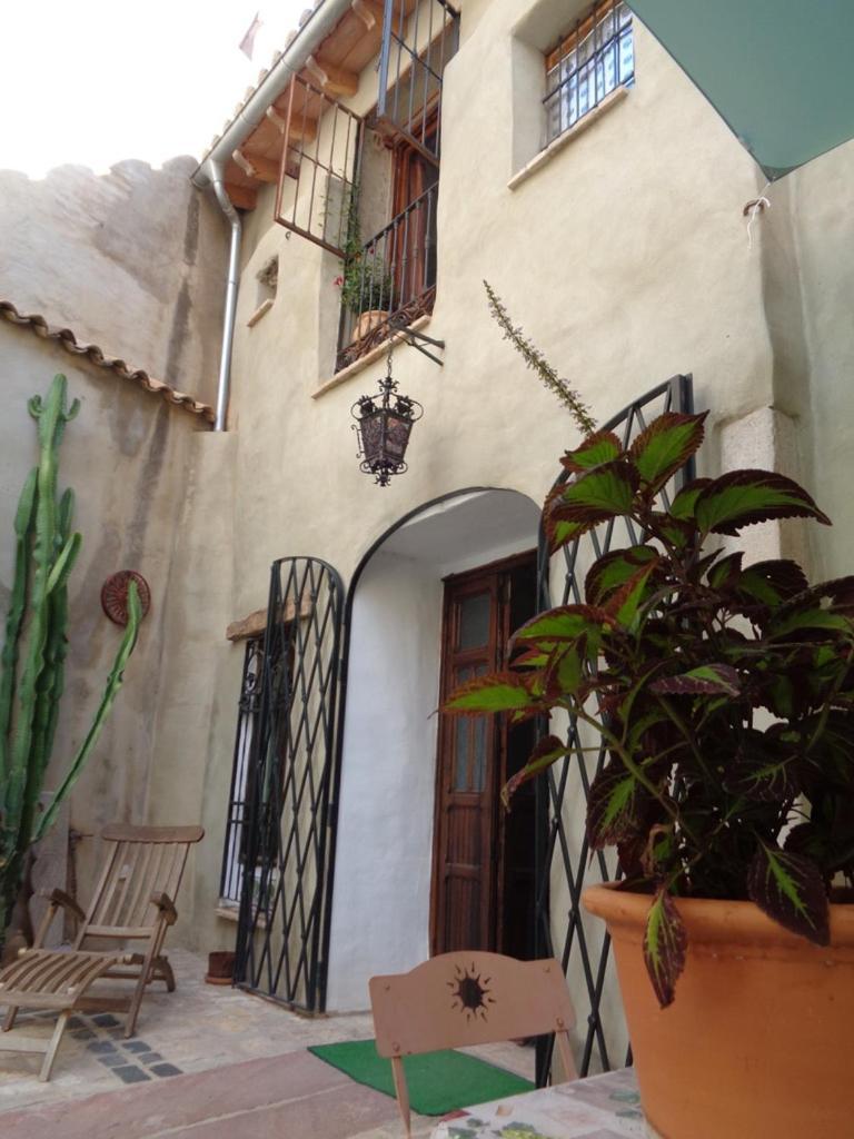 Oliva Courtyard Guesthouse Eksteriør bilde