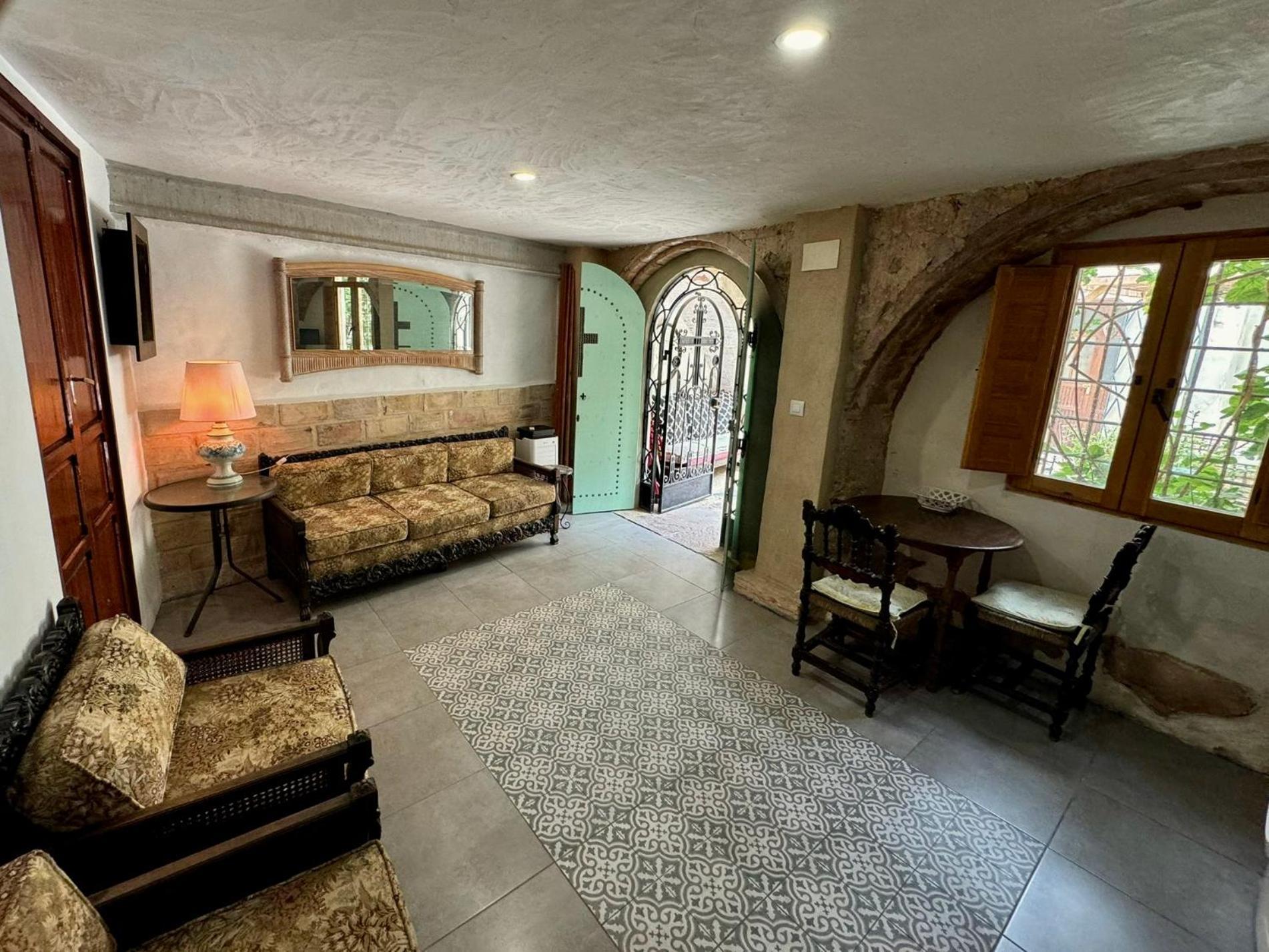 Oliva Courtyard Guesthouse Eksteriør bilde